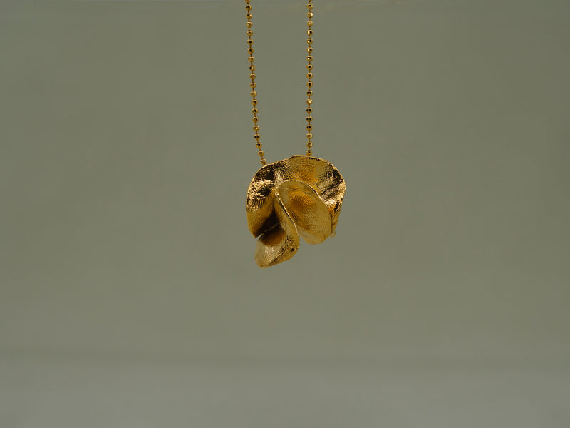 Curl Gold Pendant
