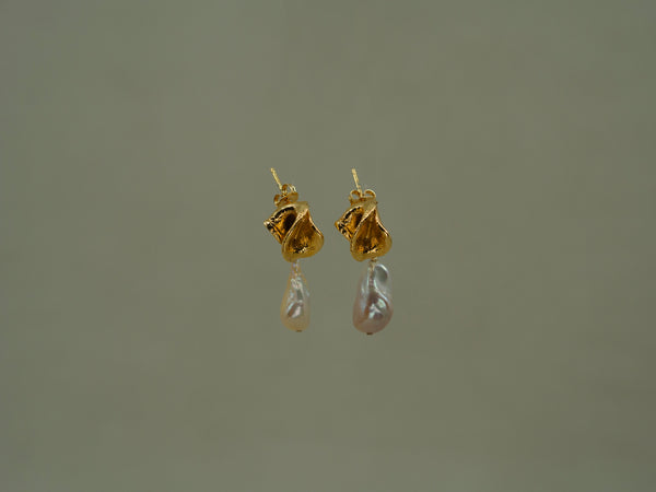 Twist Gold and Pearl Earrings