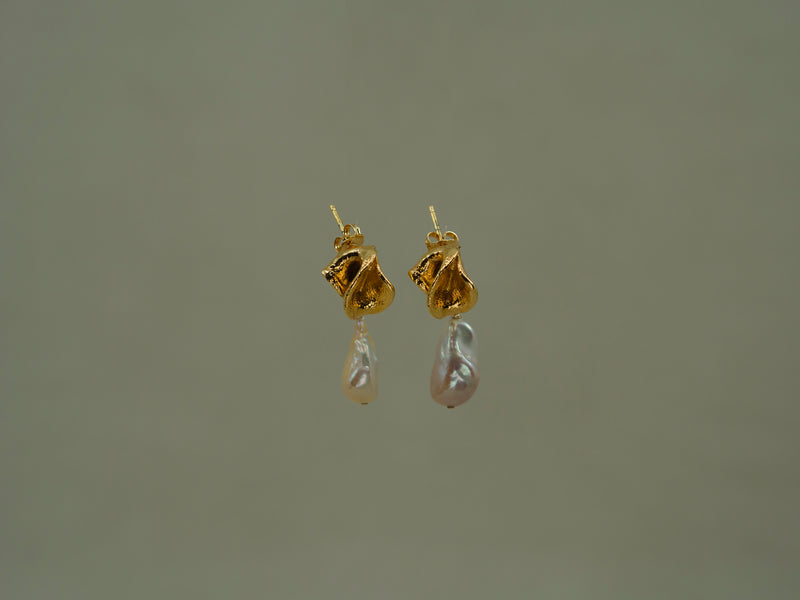 Twist Gold and Pearl Earrings