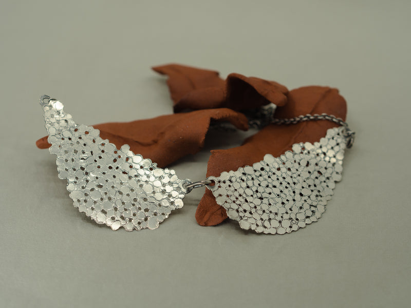 Speckled Silver Collar Necklace